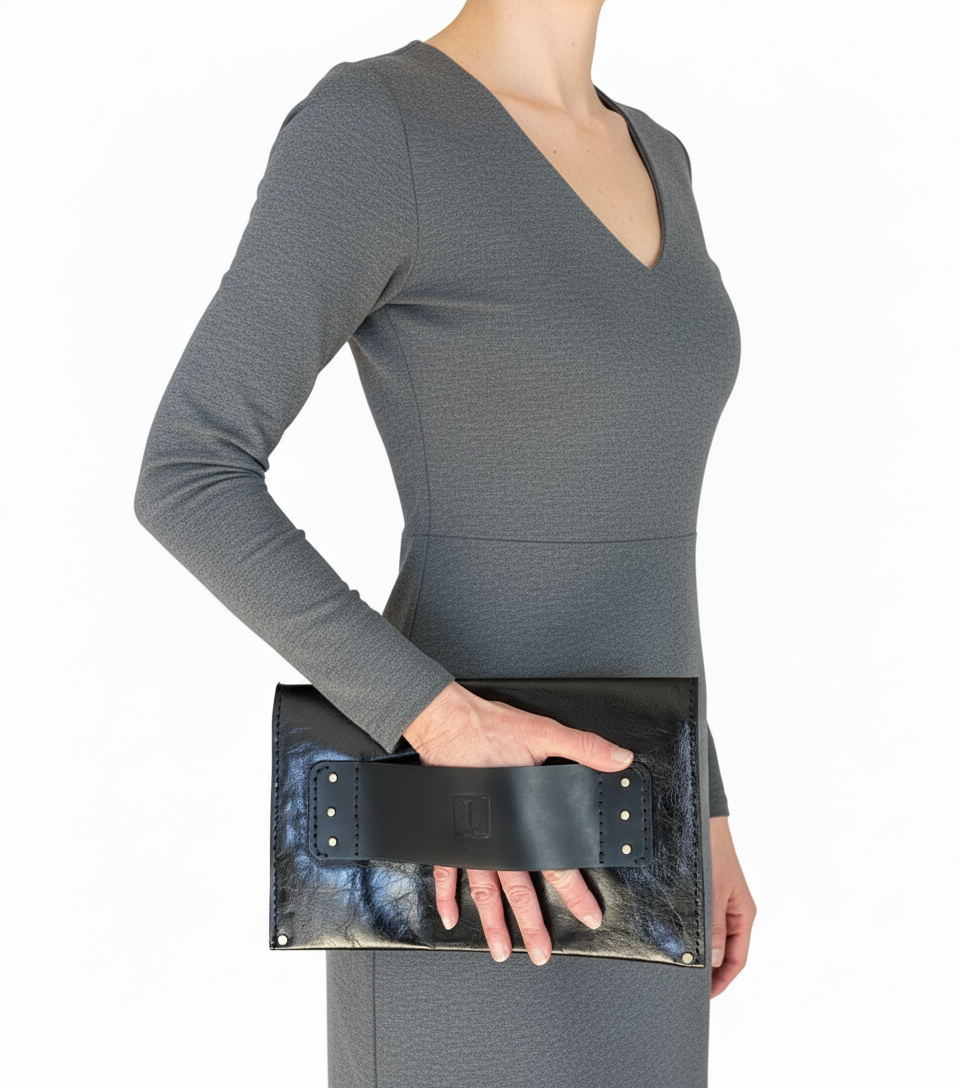 The Square Enve Clutch: Black