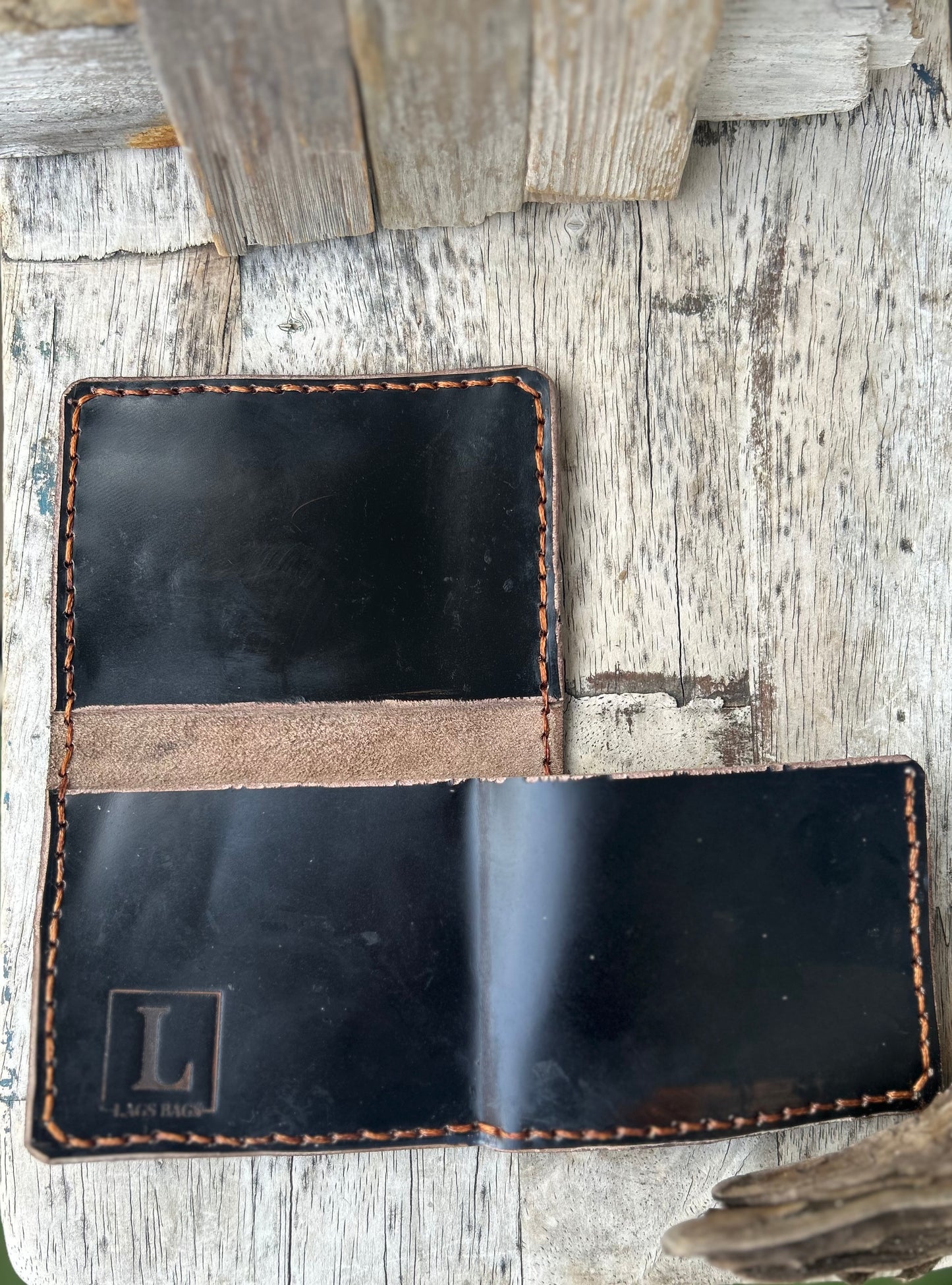 Wallet Gender Neutral (distressed dark brown)